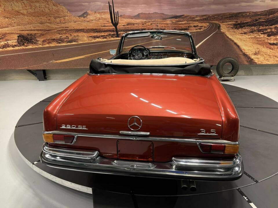 Image 11/49 de Mercedes-Benz 280 SE 3,5 (1971)
