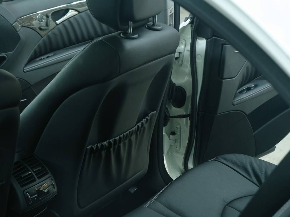 Bild 36/50 von Mercedes-Benz E 500 (2007)
