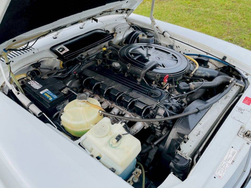 Image 24/36 of Mercedes-Benz 300 SL (1986)