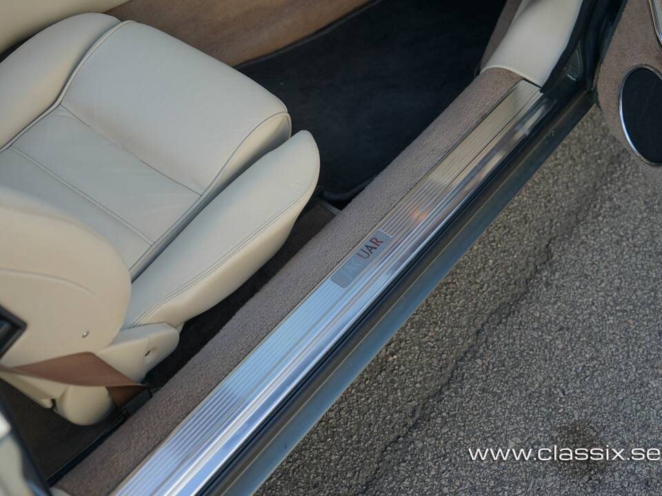 Afbeelding 15/22 van Jaguar XJS 4.0 Celebration (1996)
