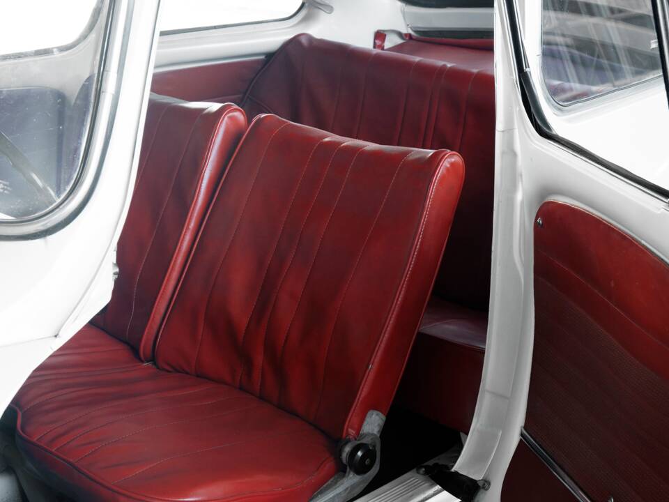 Image 30/48 of Subaru 360 (1970)