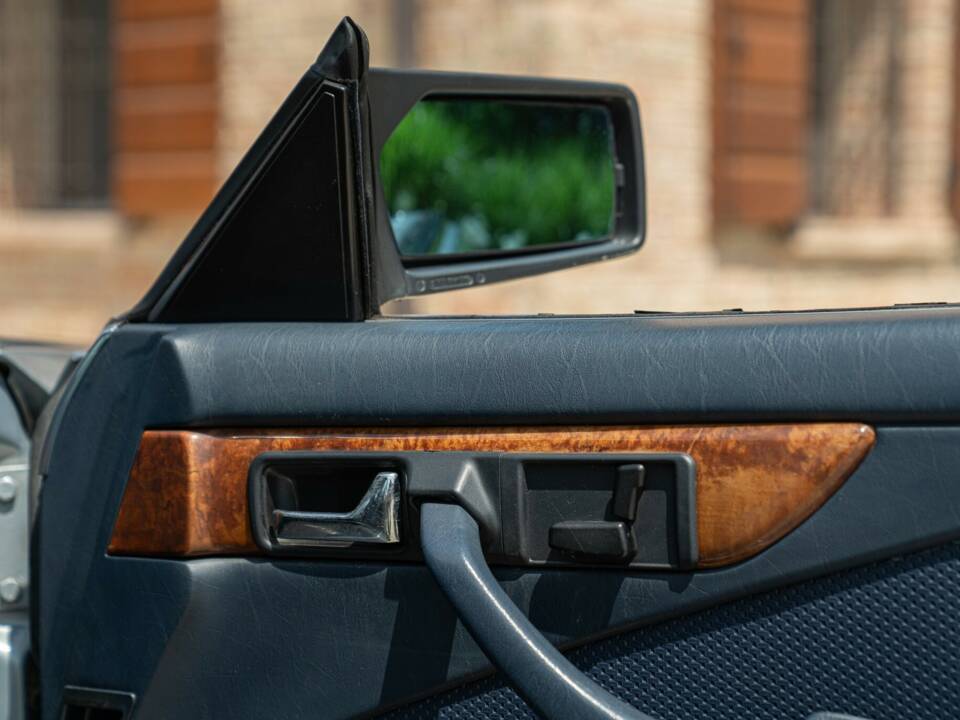 Afbeelding 28/50 van Mercedes-Benz 380 SEC (1982)