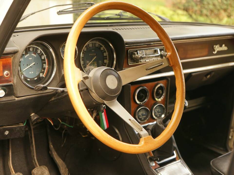 Image 84/100 of Alfa Romeo Giulia Nuova Super 1300 (1977)