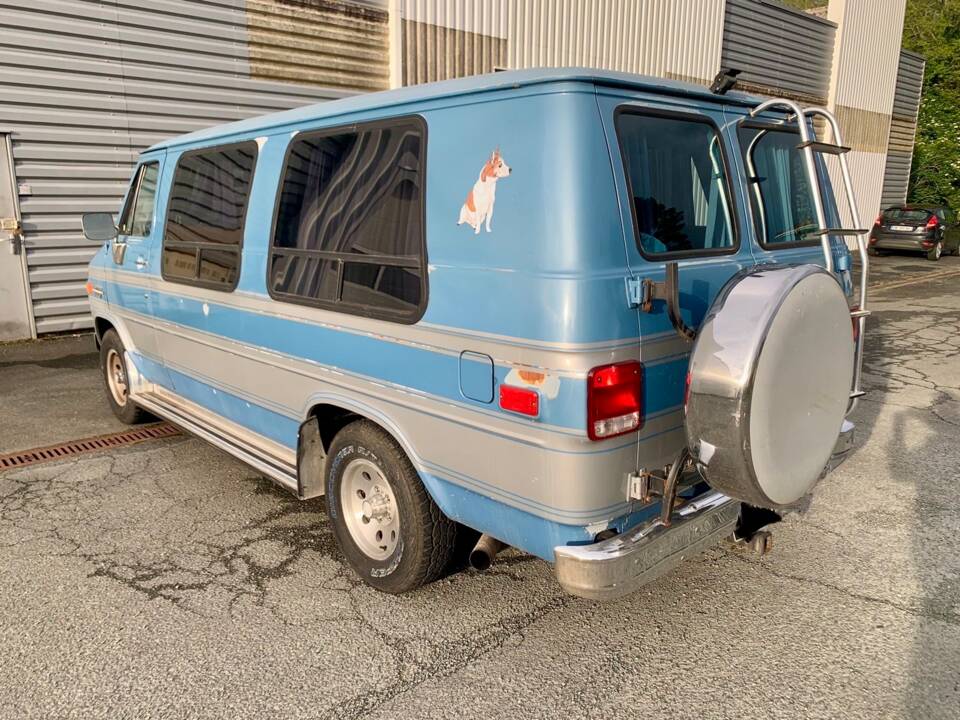 Image 7/20 of Chevrolet Van (1988)