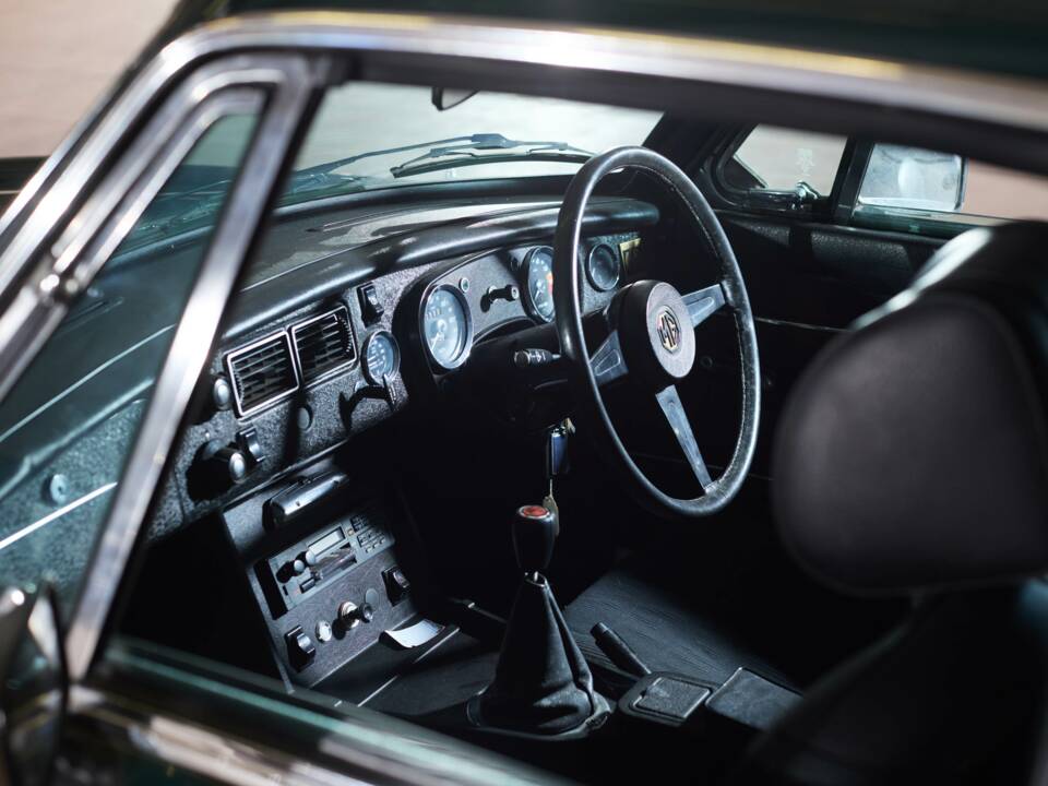 Bild 26/38 von MG MGB GT (1975)