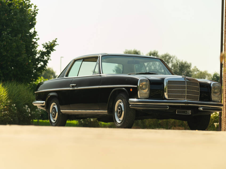 Imagen 2/50 de Mercedes-Benz 250 CE (1970)