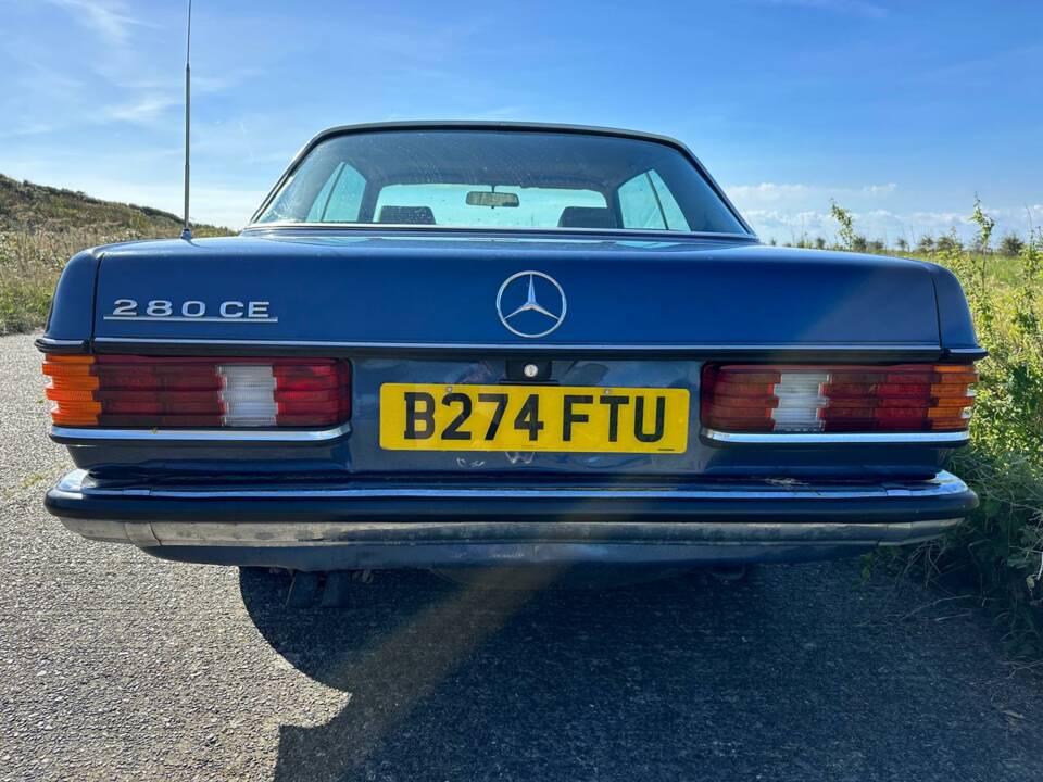 Image 2/26 de Mercedes-Benz 280 CE (1985)