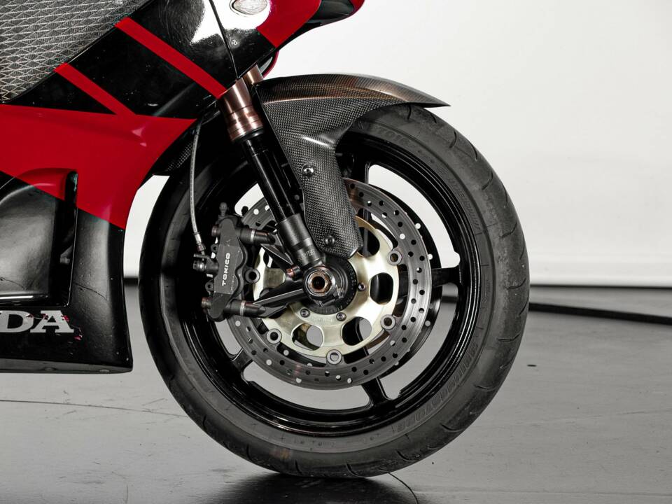 Image 25/34 of Honda DUMMY (2002)