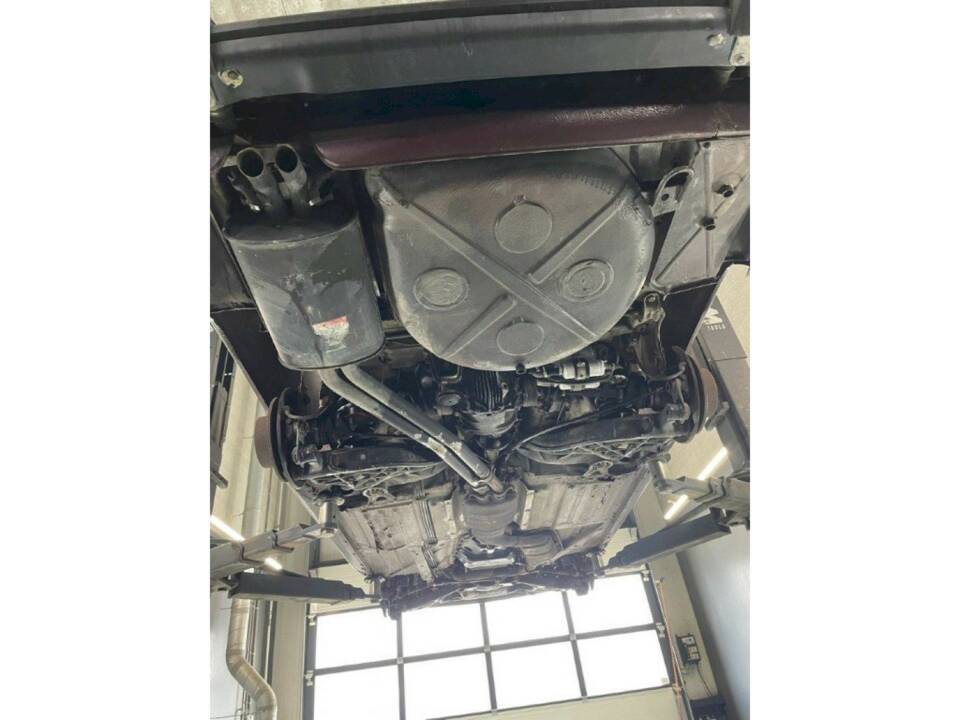 Afbeelding 32/36 van Mercedes-Benz 560 SL (1986)