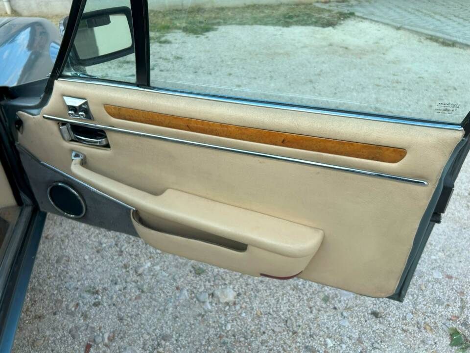 Image 8/38 de Jaguar XJ-S 3.6 (1990)