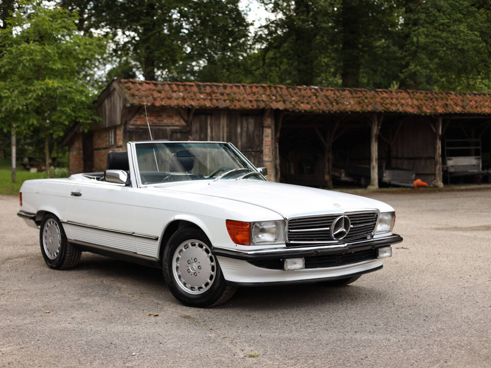 Immagine 7/73 di Mercedes-Benz 560 SL (1986)