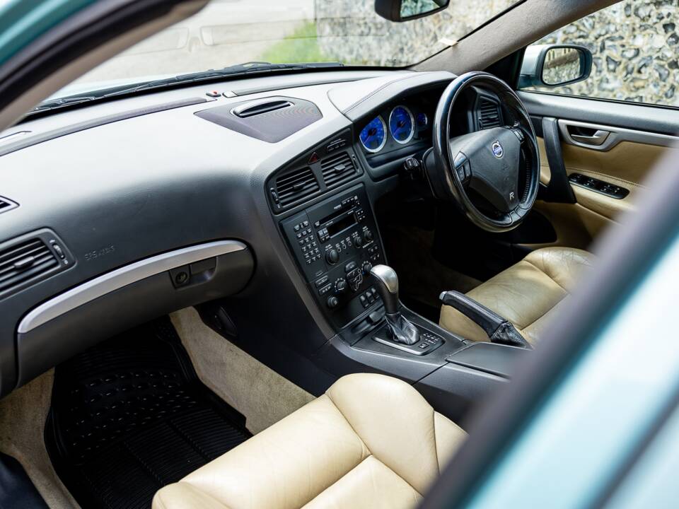 Image 30/50 de Volvo V70 R AWD (2003)