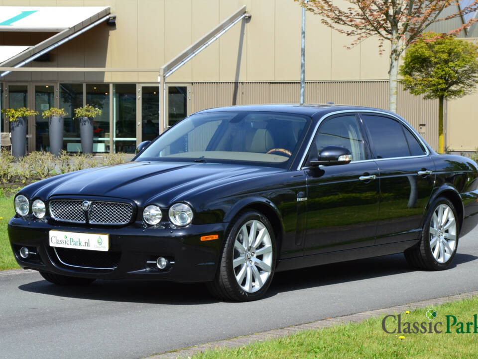 Immagine 1/50 di Jaguar XJ 2.7 D (2008)