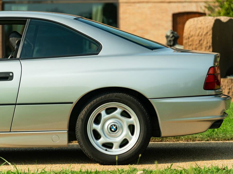 Image 19/50 of BMW 850i (1990)