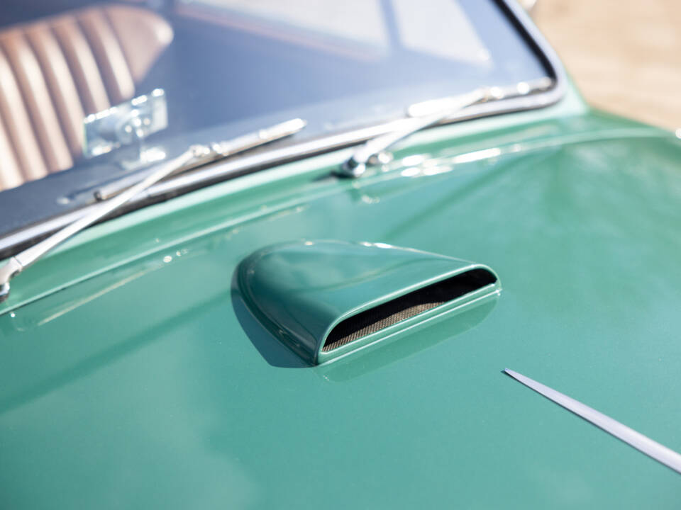 Image 36/50 of Aston Martin DB 2&#x2F;4 Mk III (1958)
