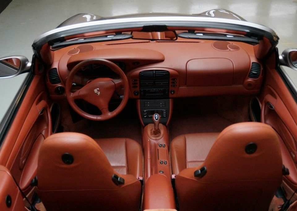 Immagine 6/50 di Porsche 911 Carrera 4 (2001)