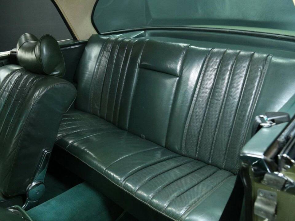 Image 18/30 of Mercedes-Benz 280 SE (1970)