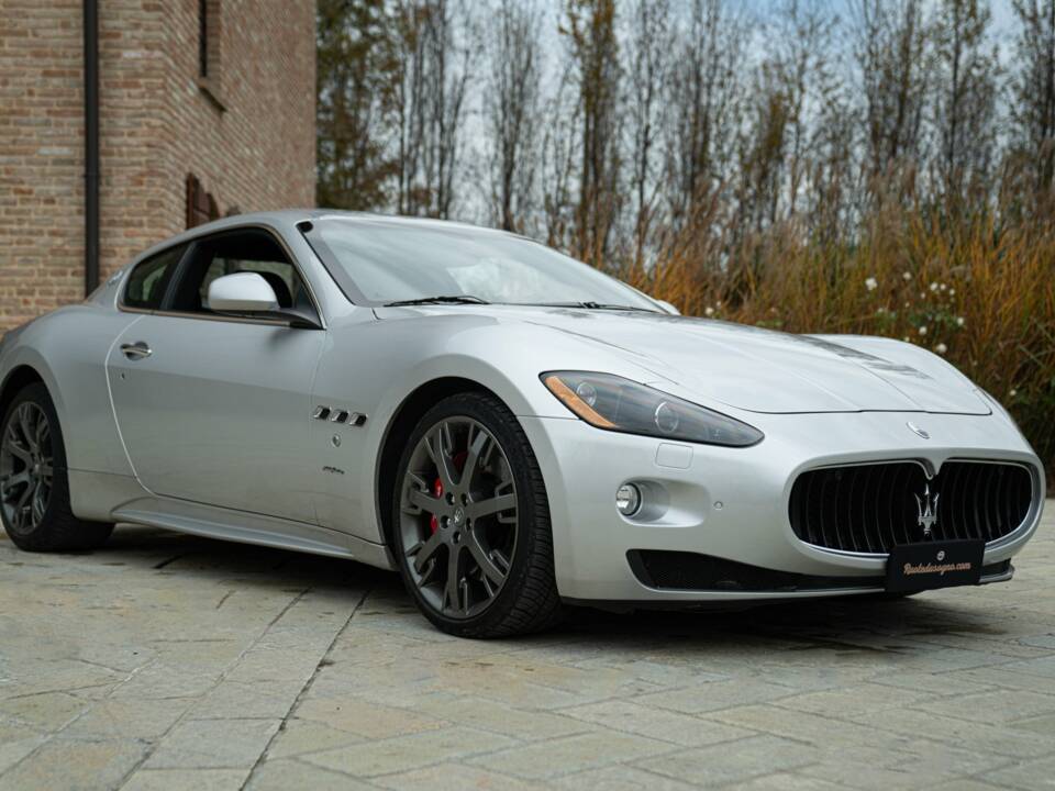 Image 2/50 of Maserati GranTurismo S (2009)