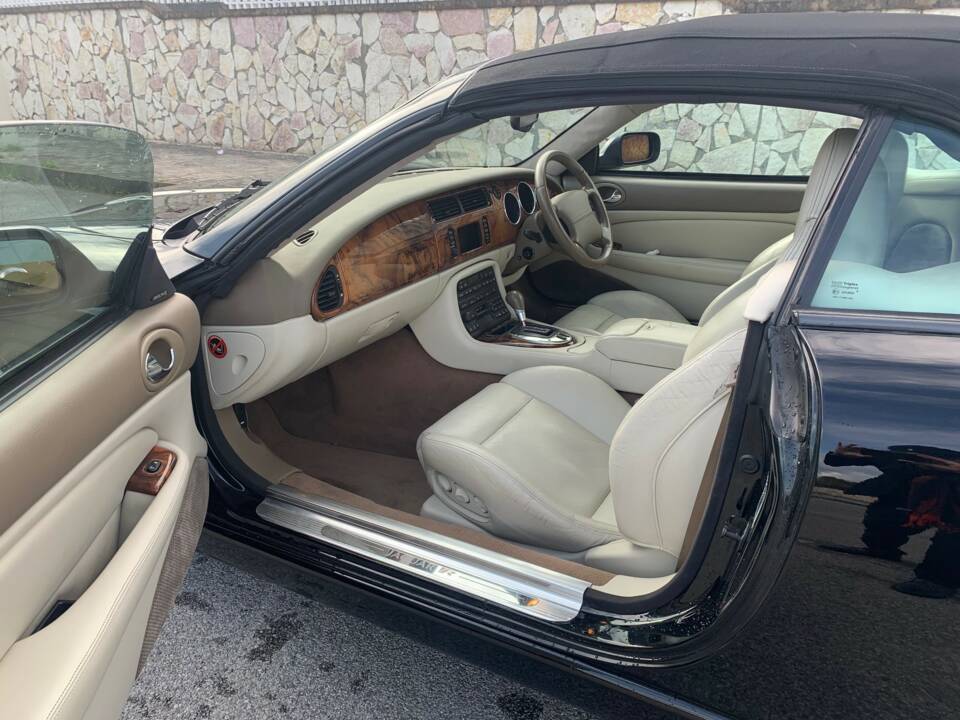 Image 5/7 of Jaguar XKR (2004)