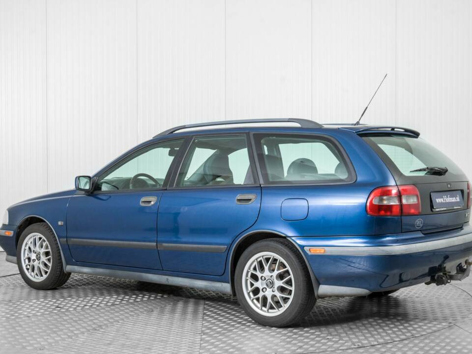 Image 6/29 of Volvo V40 2.0 16V (1999)
