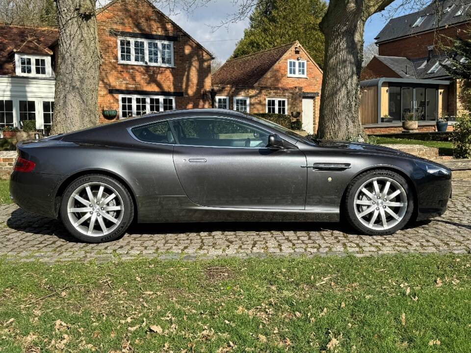 Image 9/33 of Aston Martin DB 9 (2005)