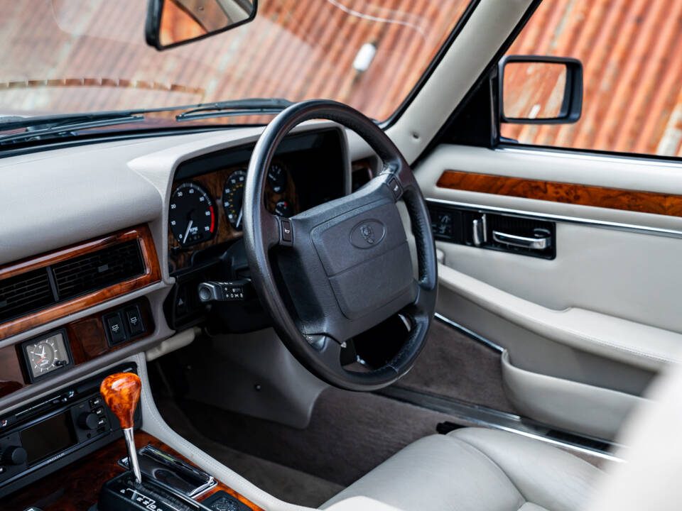 Image 23/38 of Jaguar XJS 4.0 (1995)