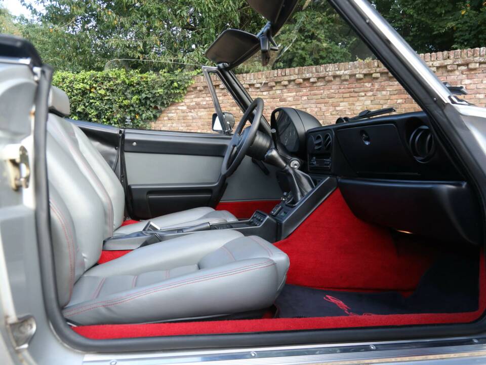 Immagine 24/50 di Alfa Romeo 2.0 Spider QV (1988)