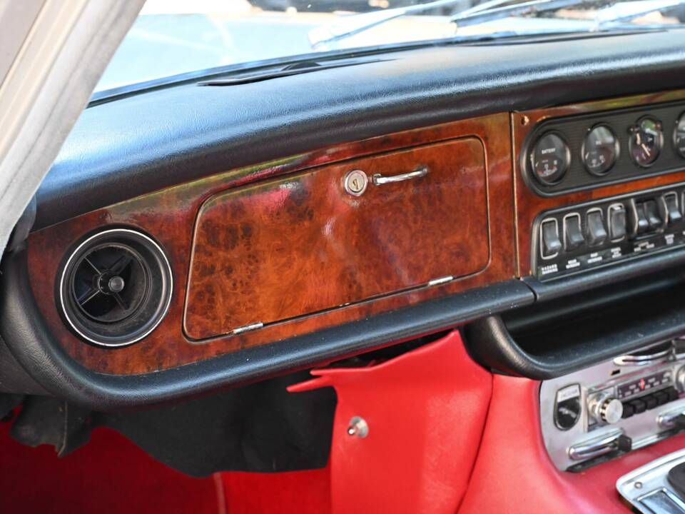 Image 34/50 of Jaguar XJ 6 4.2 (1971)
