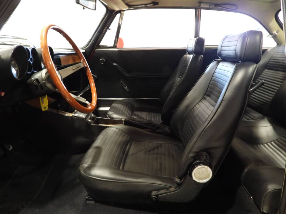 Image 6/15 of Alfa Romeo Giulia 1600 GT Junior (1975)