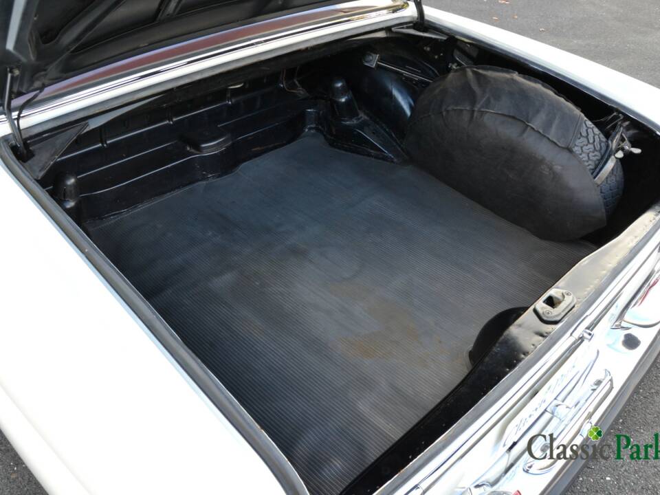 Image 14/50 of Mercedes-Benz 250 SE (1966)