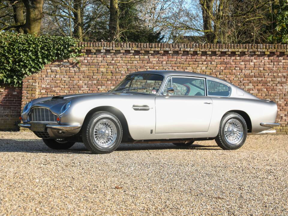 Bild 21/50 von Aston Martin DB 6 (1968)