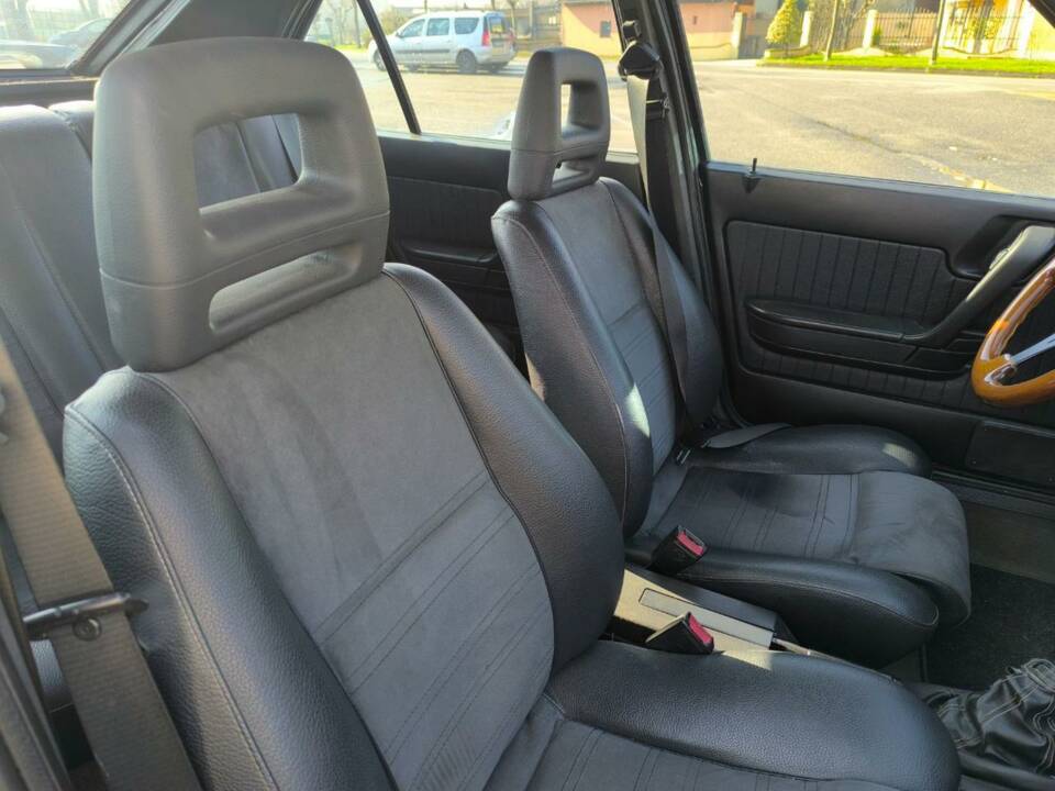 Immagine 10/39 di Alfa Romeo 33 1.7 16v QV (1991)