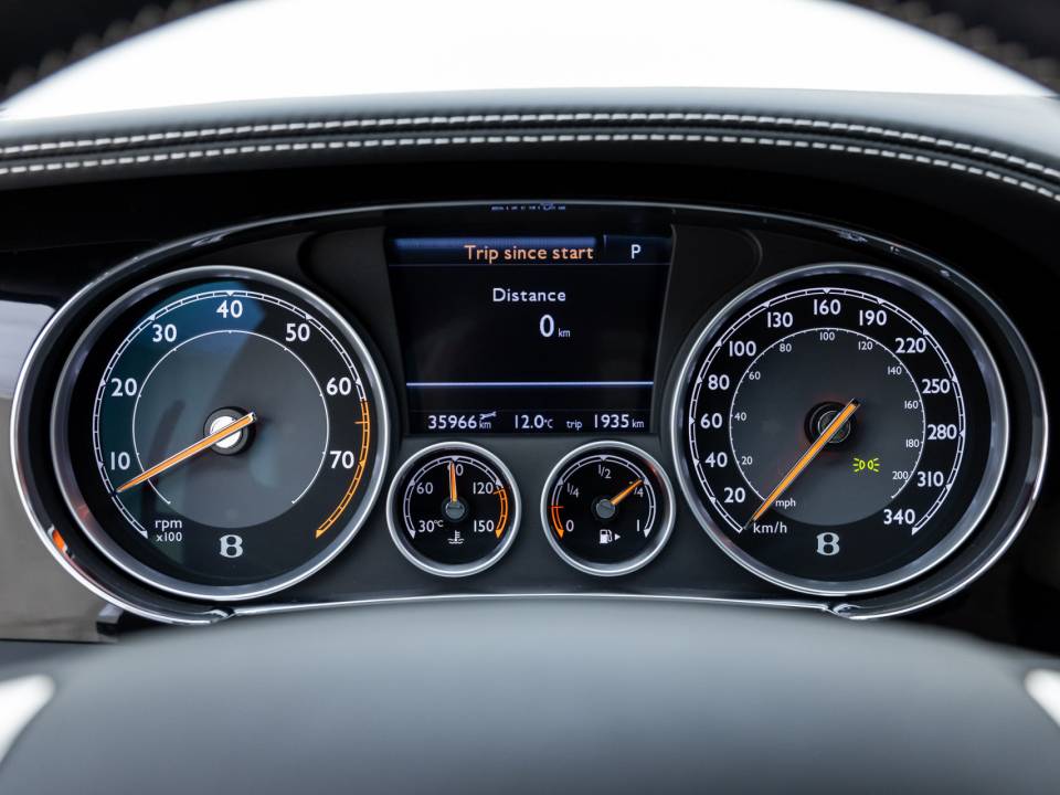Image 12/38 de Bentley Continental GT V8 (2014)