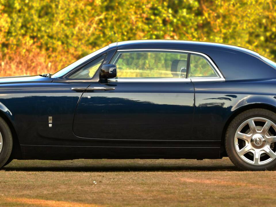 Image 4/50 of Rolls-Royce Phantom Coupé (2010)