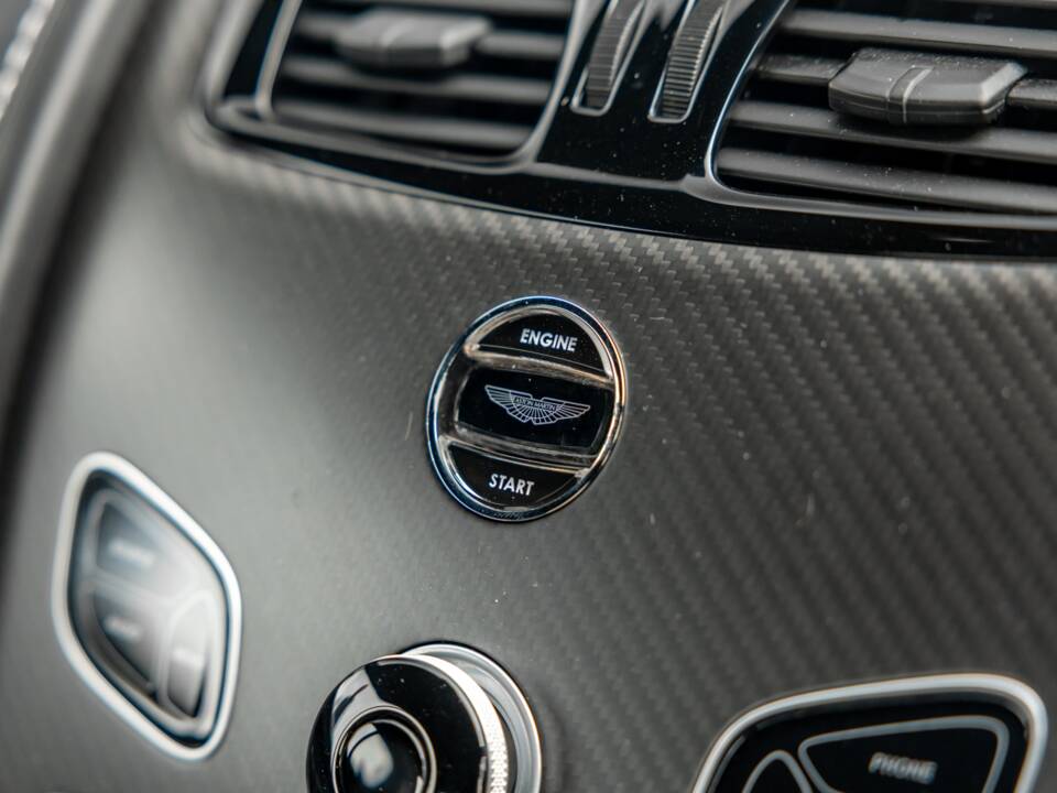 Image 24/65 de Aston Martin Vantage GT8 (2017)