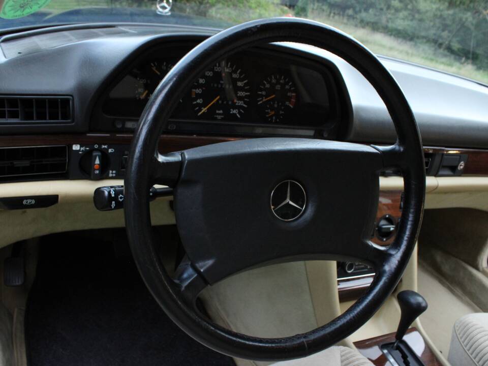 Image 34/70 of Mercedes-Benz 500 SE (1984)