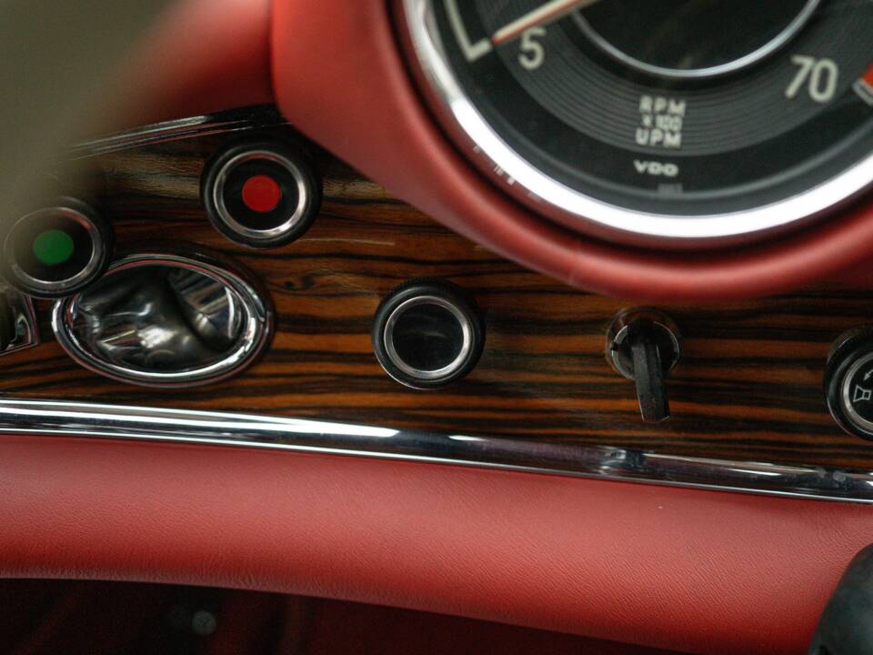 Image 61/95 of Mercedes-Benz 280 SE 3,5 (1970)