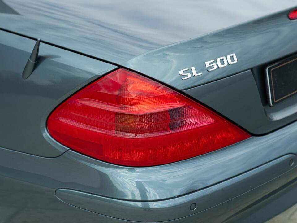 Image 27/50 of Mercedes-Benz SL 500 (2001)