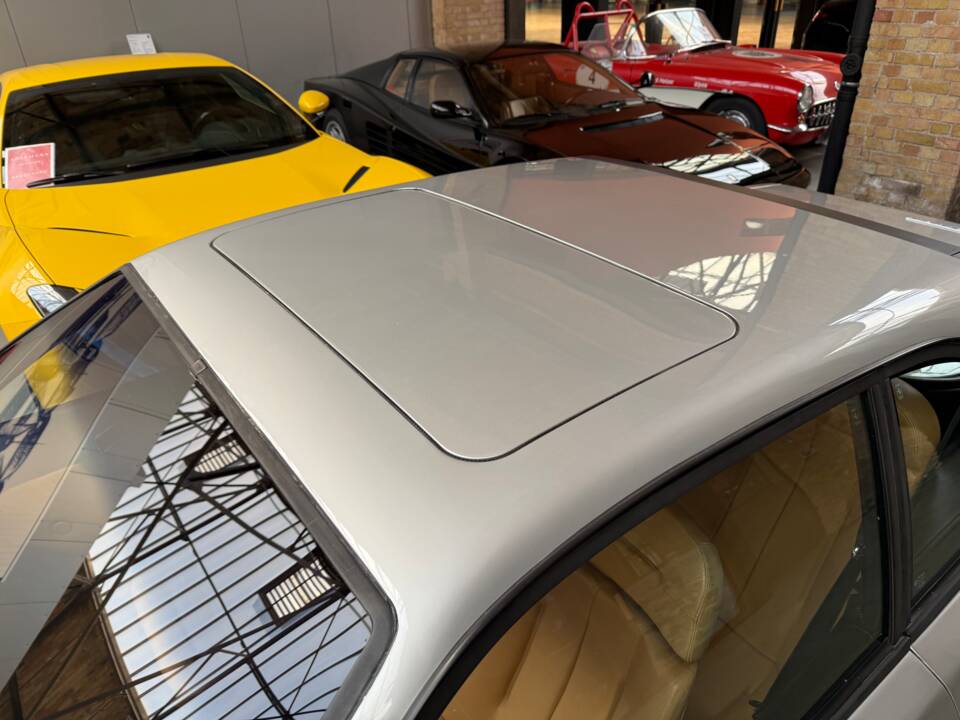 Image 22/23 of Ferrari Mondial Quattrovalvole (1985)