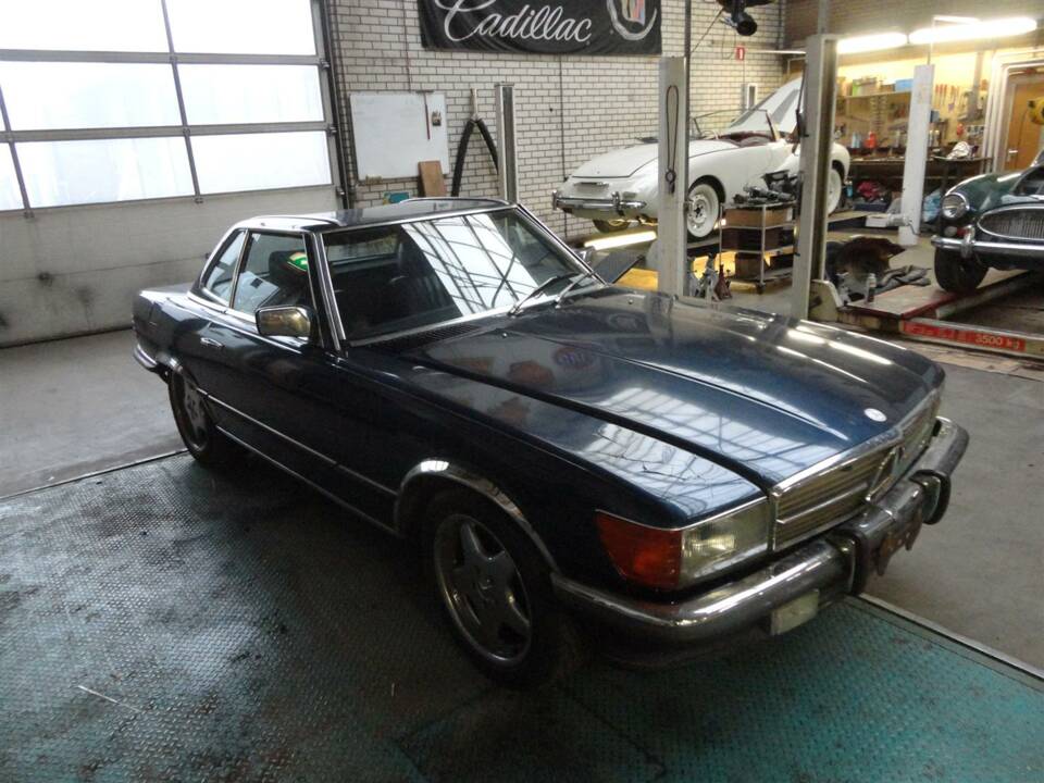 Image 18/50 of Mercedes-Benz 380 SL (1982)
