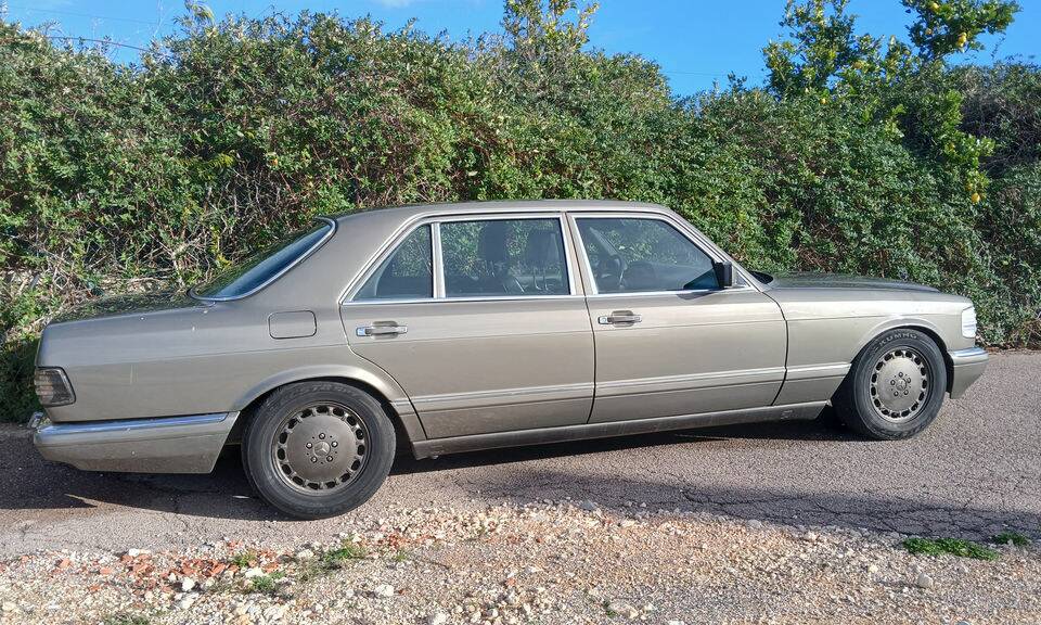 Immagine 6/8 di Mercedes-Benz 560 SEL (1988)