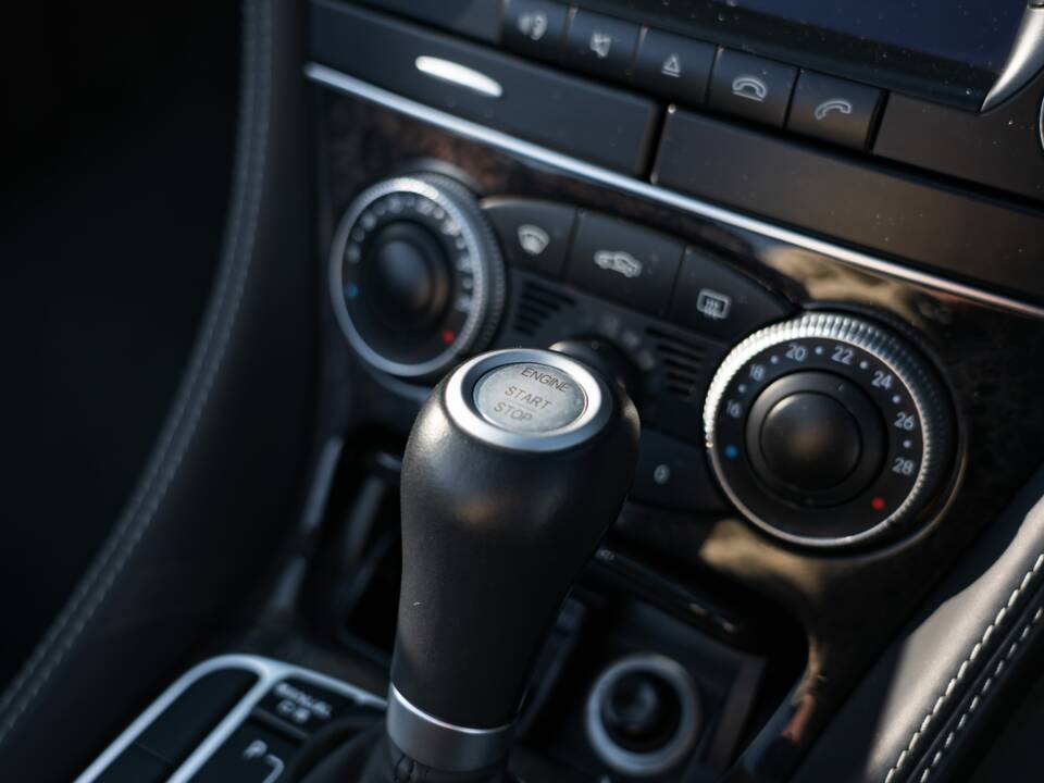 Image 12/51 of Mercedes-Benz SL 65 AMG (2007)