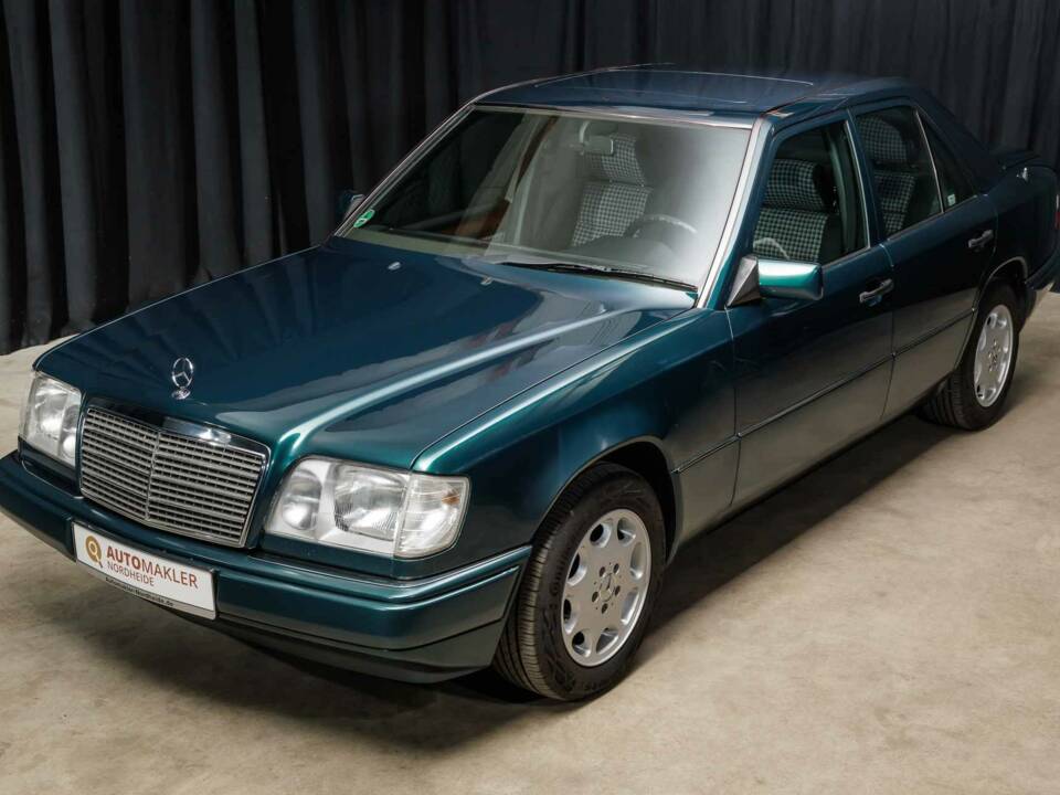 Bild 8/40 von Mercedes-Benz E 220 (1995)