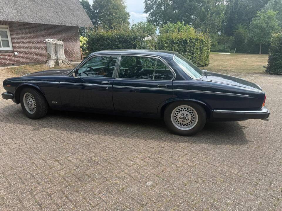 Imagen 4/8 de Daimler Double Six (1991)