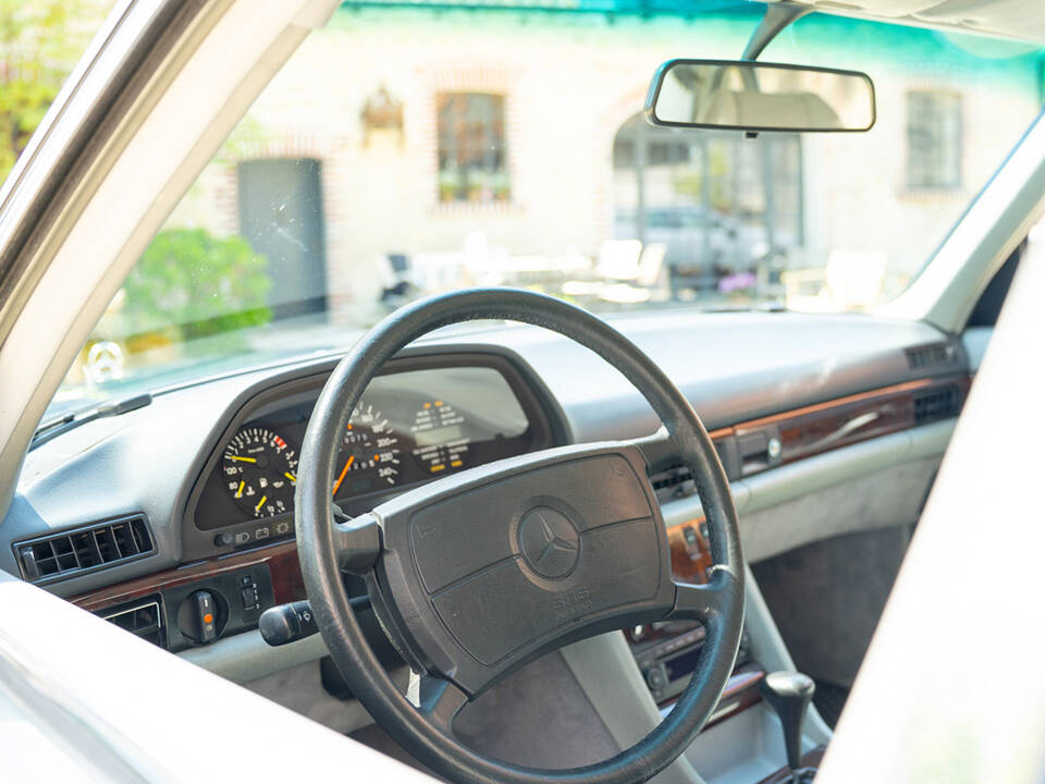Bild 5/64 von Mercedes-Benz 500 SEL (1984)