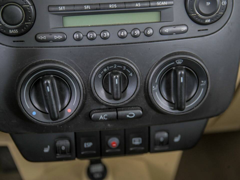 Immagine 25/50 di Volkswagen New Beetle 1.6 (2004)