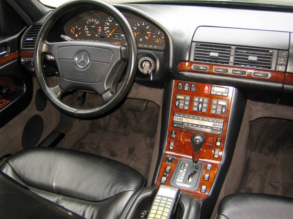 Image 42/45 of Mercedes-Benz 500 SEL (1992)