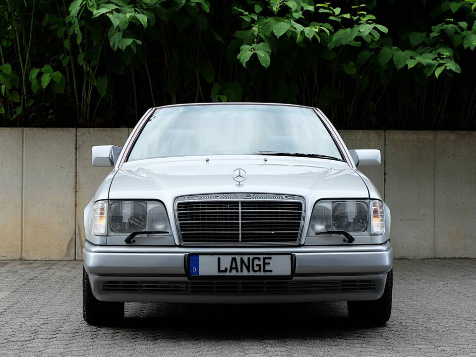 Image 9/69 of Mercedes-Benz E 320 (1994)