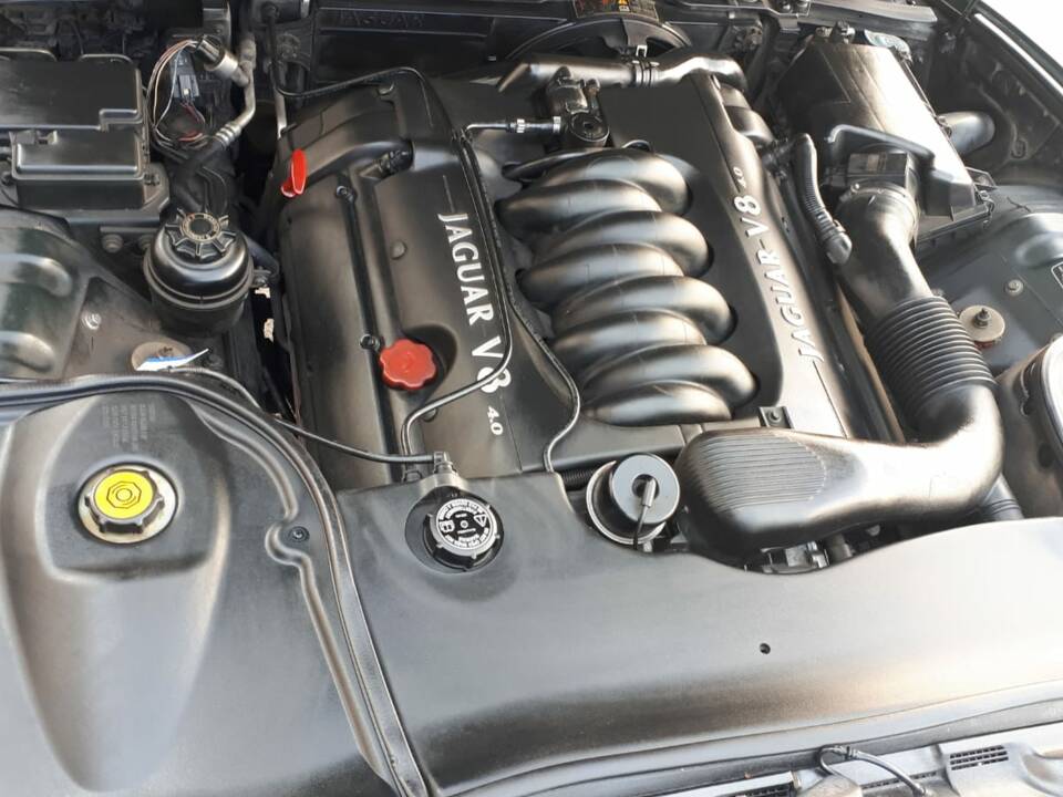 Image 6/11 of Jaguar XJ 8 4.0 Executive (1998)