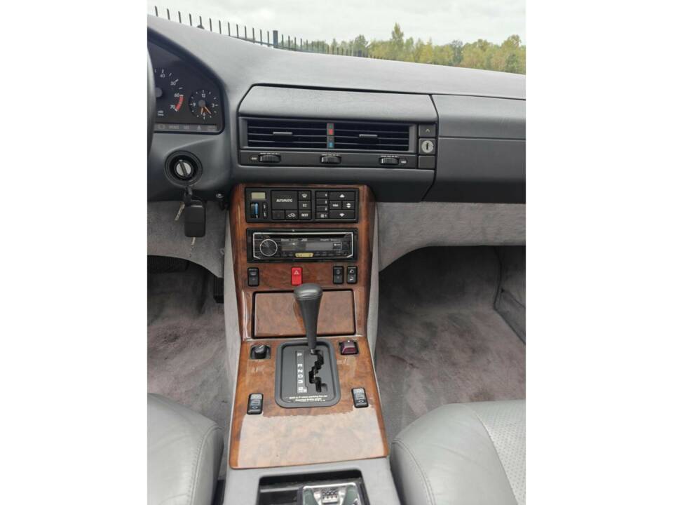 Image 36/50 de Mercedes-Benz 500 SL (1991)